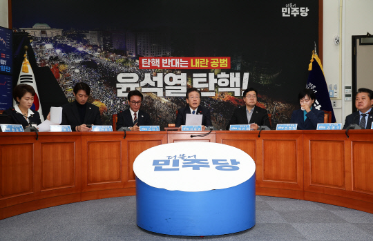 이재명 더불어민주당 대표가 11일 국회에서 열린 최고위원회의를 주재하고 있다. [연합뉴스 제공]
